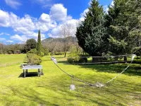 Magenta - Gîte in a 5000 M2 estate at the foot of the Colorado mountains Hotels in Rustrel