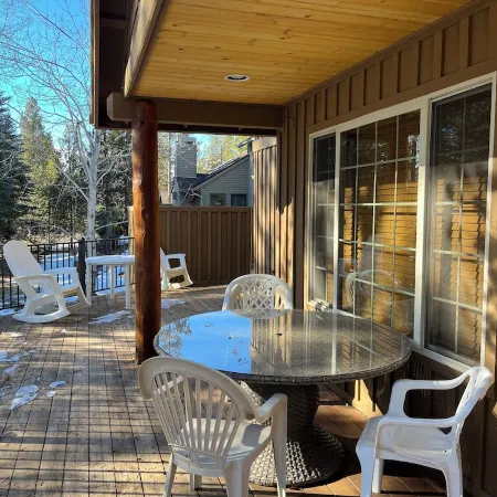 Spacious 5-bedroom house with AC, WiFi, SHARC passes in beautiful Sunriver!