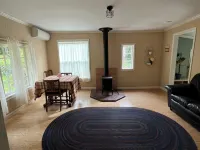 Charming 1-bedroom house surrounded by trees just outside tranquil Waldport Hotels in Waldport