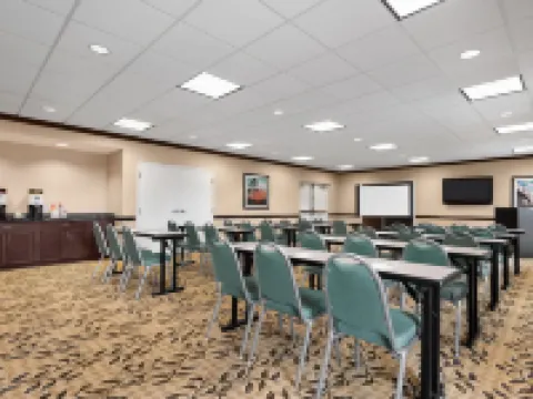 Hampton Inn & Suites Brunswick Hotels in Brunswick