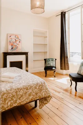Maison Madeleine, Charmante Maison de Cœur de Ville Avec Extérieur, 12 Personnes