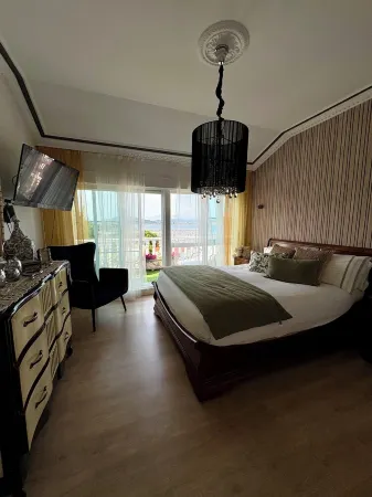 Charming semi-detached house with breathtaking views Отели рядом с достопримечательностью «Puerta do Sol»