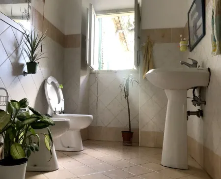 Arte Casa Vecchia Stazione A Piedi 8 Min) Отели в г. Пистойя