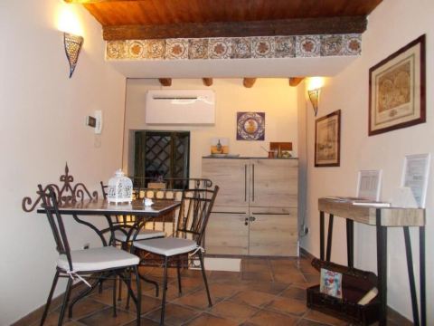 APARTMENT IN THE HISTORICAL CENTER OF PALERMO