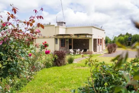 Quaint farmhouse with WiFi in charming Nyeri. family and pet friendly.