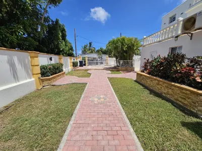 Charming 1-bedroom apartment with AC, WiFi in amazing Oranjestad Hoteles en 