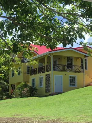 Skywind- Cozy Private Apartment, In A Secure Setting, Near Golf, Town and Beach