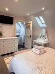 Weighbridge House – 4-Bedroom Canal-Side Cottage in Tardebigge Hotels in Bromsgrove