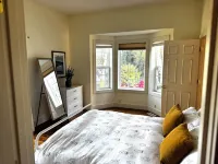 Cottage next to historical home in Lake Oswego Hotels near Millennium Plaza Park