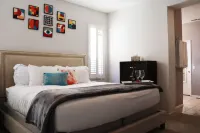 Fairway Getaway: Community Pools, Gym, Golf View!