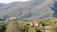 Casa Degli Orti, Panoramica tra gli Uliveti a 12 km dal Mare Hotels in Chiusanico