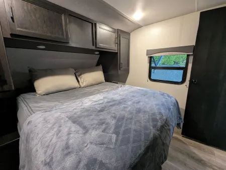 RV Retreat on Green Thumb urban farm