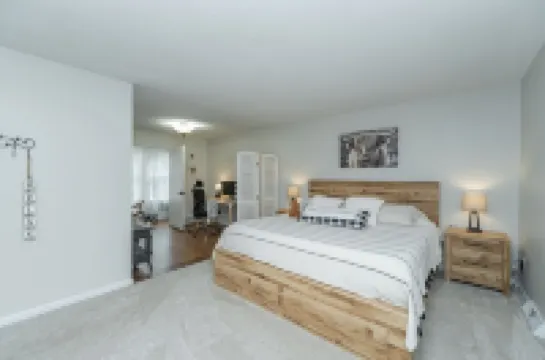 Warm Nest Inn - Spacious, Luxurious  2-bedroom, one block to St Mary's