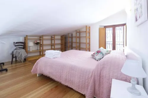 LOVELY APARTMENT IN AN ANCIENT HAMLET WITH LAKE VIEW AND PATIO