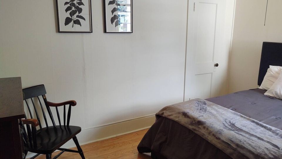 Charming 2-bedroom condo in awesome Brattleboro with WiFi, AC