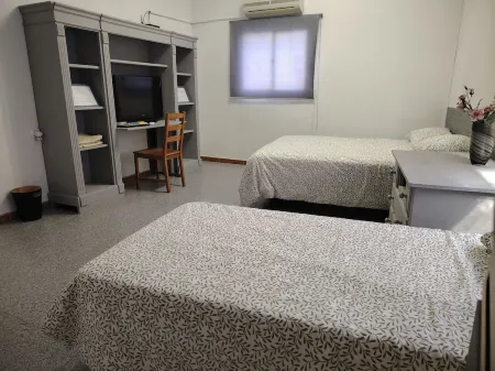 Semi-detached house with patio (near Circuito de Jerez) Отели рядом с достопримечательностью «Херес»