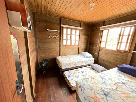 Woody House Chalé - O Refúgio Para sua Família na Praia em Florianópolis