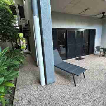 1BR (sleeps 3) - private, modern granny flat with large shaded pool Others