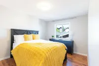 Cozy Home tucked away in Calgary NW. 10 min away from the YYC airport.