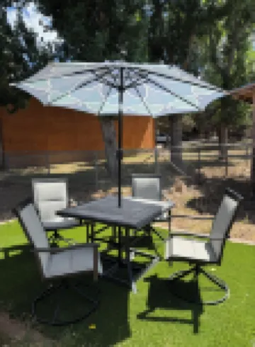 Walking distance to restaurants! Come enjoy our 3-bed cabin in Pine!