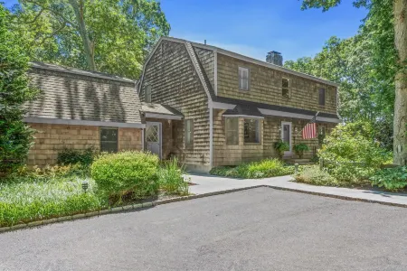 New To Market Farm House in Water Mill Отели рядом с достопримечательностью «Hank's Pumpkintown‎»