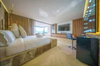 Luxury Entertainment Mansion - 6 Bedroom, Heated Pool, Jacuzzi, Gym, Maid/Cook Hotels in 