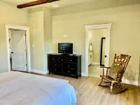 Brand New Hill Country Retreat: Stunning Views & Lake Access--Family Perfect