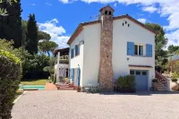 Villa climatisée au calme absolu à 5minutes à pied de Valbonne Hotels in Opio