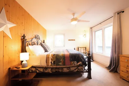 Incredible views, ample amenities & cozy atmosphere