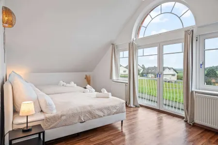 City oasis Fulda with flair I Whirlpool I Balcony I 2xParking I Coffee I WLAN Отели в г. Кюнцелль