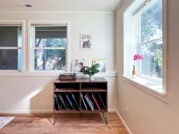 Clean and Charming Hilltop Guesthouse with 1-King bed, Central AC and Heating Hotels in Kenmore