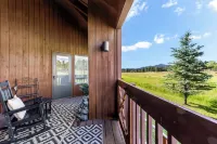Peaceful Mountain Retreat that sleeps 7, views of Pagosa Peak & Bonus Workspace!