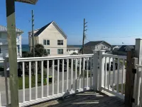 Charming and convenient 4 BR house in the heart of Surf City!