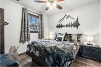 Two full cabins for up to 10 guests - Hot Tub/Pool/Coffee Bar/Fire Pit near SDC! 銀元城主題樂園附近的飯店