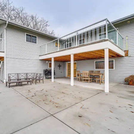 East Wenatchee Home ~ 2 Mi to Columbia River!