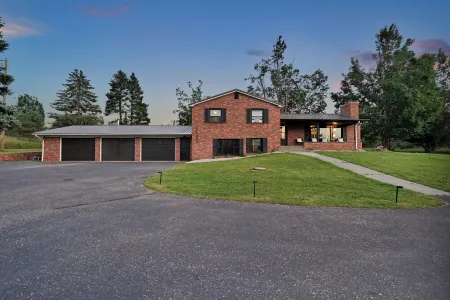 5 BD Charming Home in Gaylord Sleeps 16 Indoor Pool Hot Tub Game Room