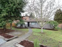 Spacious Retreat House Only 12 Miles from Seattle & Minutes 2 SeaTac Airport Hotels in Burien