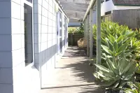 Beach Guest House - directly across the road from Wainui beach