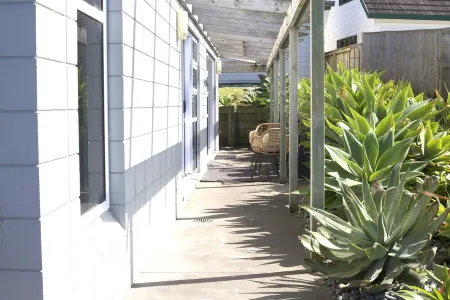 Beach Guest House - directly across the road from Wainui beach