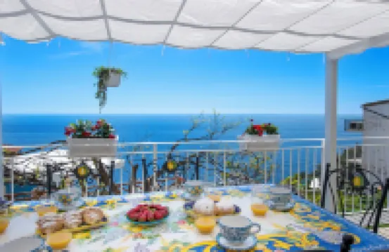 Villa Teresea: 3BR/3BA + Garden •Just steps from the beach-On the Main Road