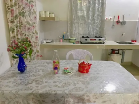 Cozy 1-bedroom cottage in Dibrugarh Отели в г. Дибрагарх