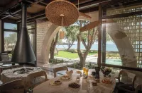 The Echo Of The Sea - Beachfront Luxury Villa Hotels in Mousoures