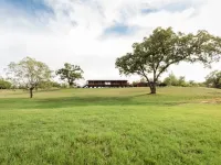 Hill Country Getaway - Cozy Stonewall Retreat Near Wineries & Fredericksburg Hotels in Stonewall