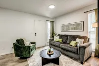 Chic Stay @ the Hub – WiFi+Parking w/ Weekday Deal