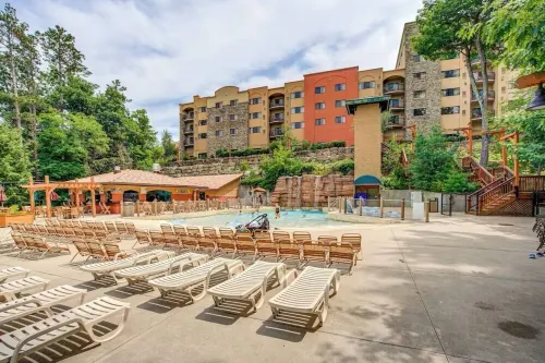 Riverfront Getaway - Mins to Waterparks/Downtown - Private 1st Floor Porches