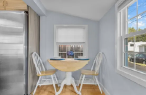 Charming 1-bedroom cottage just steps from Island Park Beaches Hotels in Portsmouth