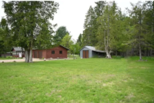 Charming Red Cabin in the woods. A perfect stay just 3 min from ski resort!