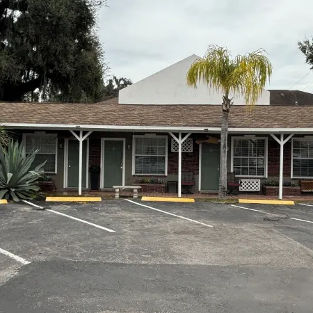 Shamrock Cove Inn