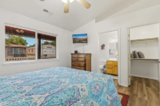 Lower Rates!  the Grand Canyon Orange Blossom -Downtown with A/C.