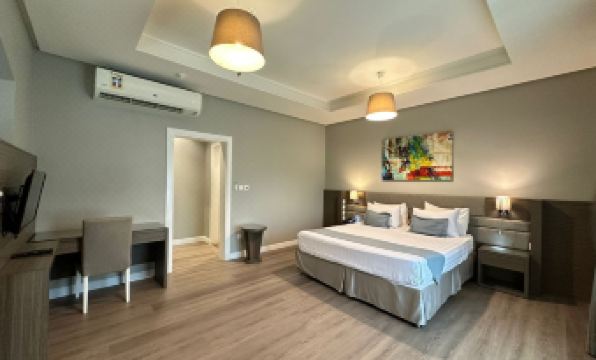 Loren Suites Corniche